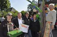 Freuten sich über die gelungene Aktion anlässlich des Protesttags der Menschen mit Behinderungen (v. l.) Markus Neufmann (Bewohner des Christophorus-Hauses), Bürgermeister Berthold Lülf, Manfred Lensing-Holtkamp (Leiter des Christophorus-Haus), Verena Jäc